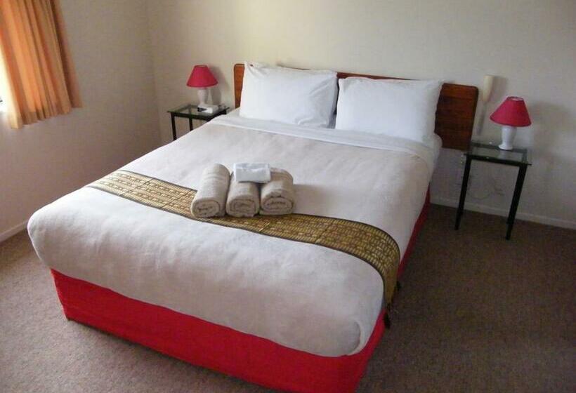 Студия Стандарт, Hamilton Settlers Motor Lodge