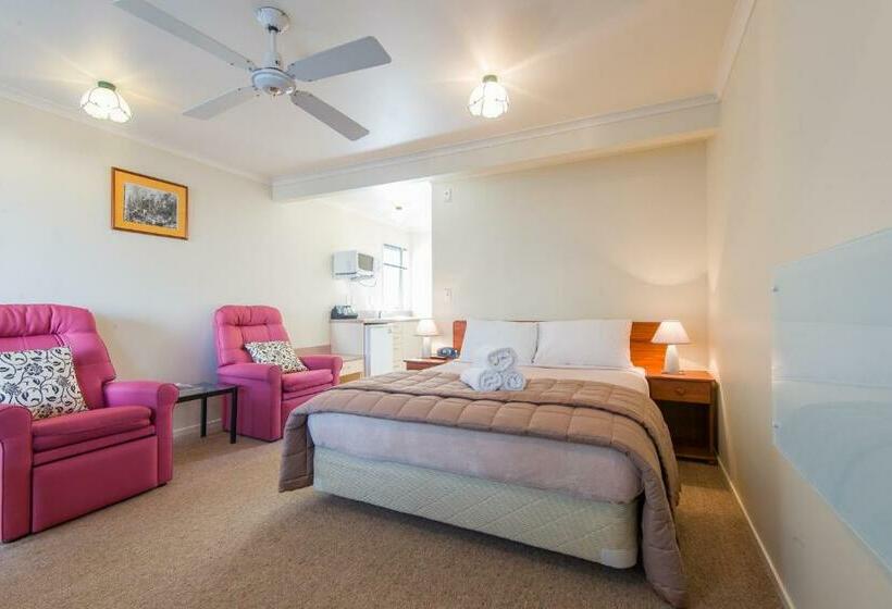 Студия Стандарт, Hamilton Settlers Motor Lodge