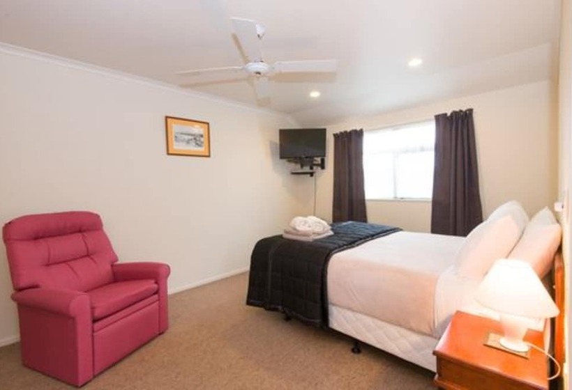 Студия Стандарт, Hamilton Settlers Motor Lodge