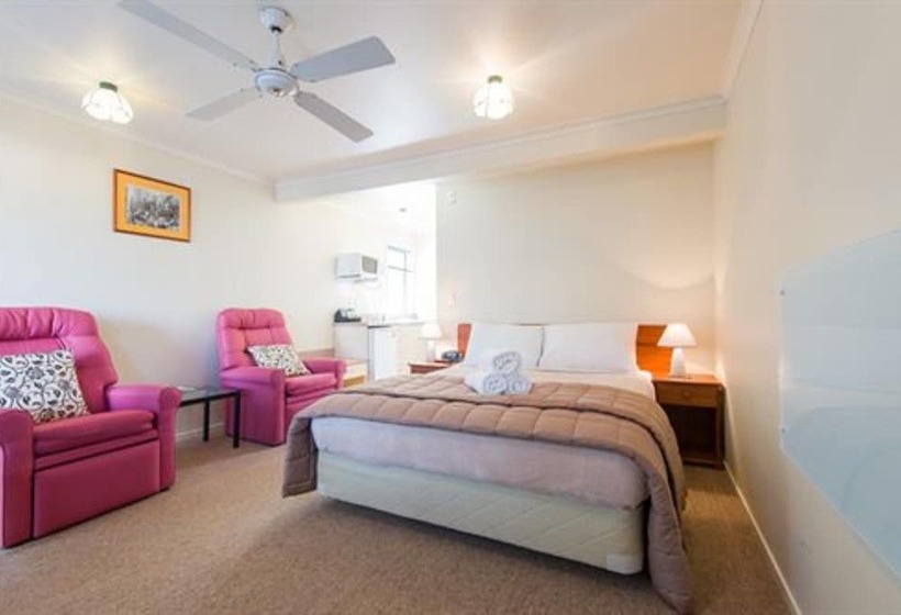 Студия Стандарт, Hamilton Settlers Motor Lodge