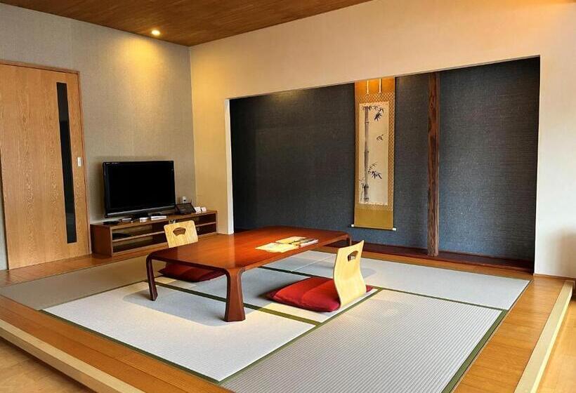 Camera Superiore, 厳島いろは