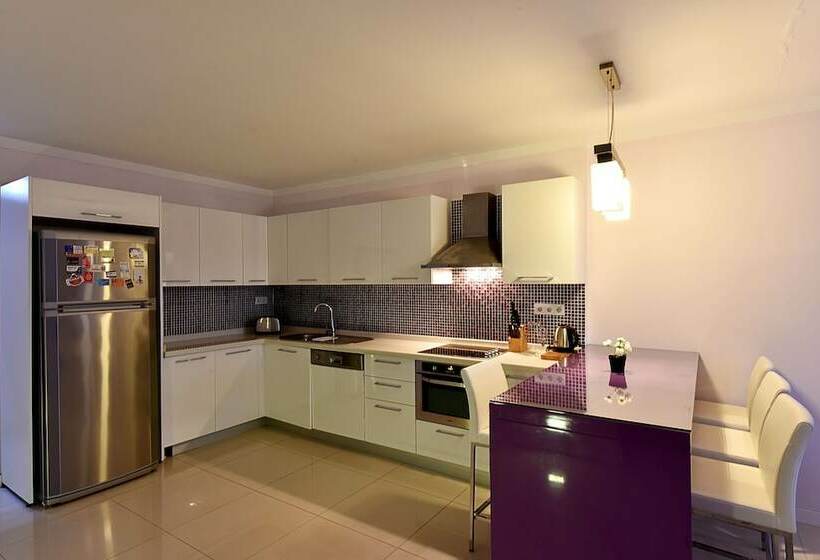 Апартаменты 2 Спальни Вид на Море, Royal Palm Residence