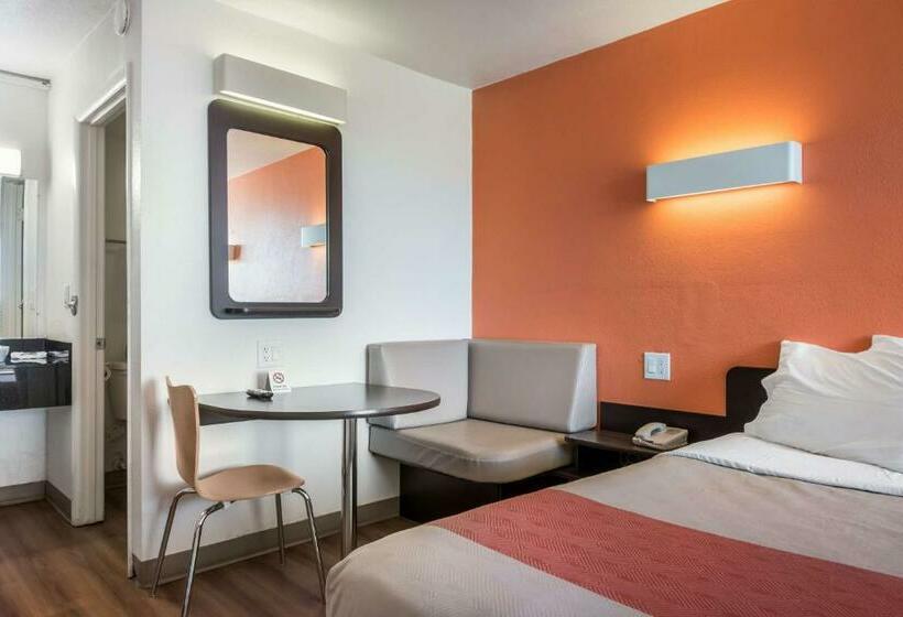 스탠다드 룸 킹사이즈 침대, Motel 6 Connellys Springs, Nc