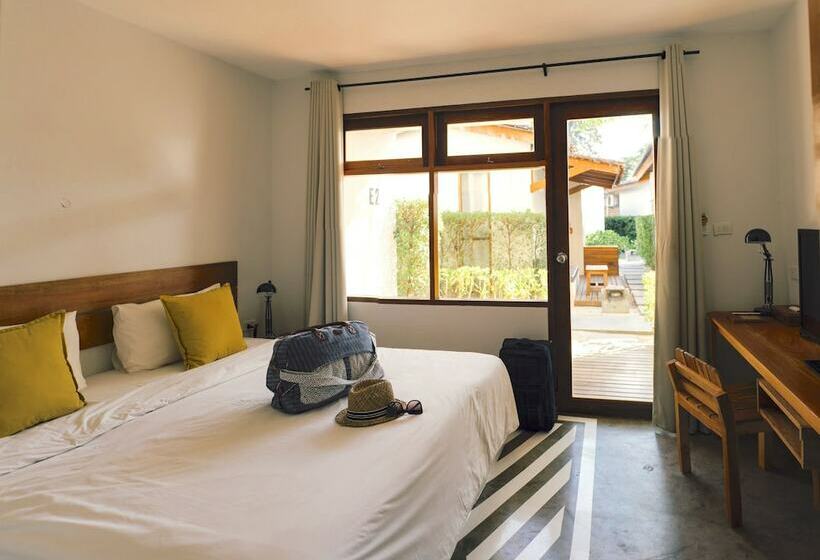 이코노미 룸, Escape Beach Resort   New Look Renovated