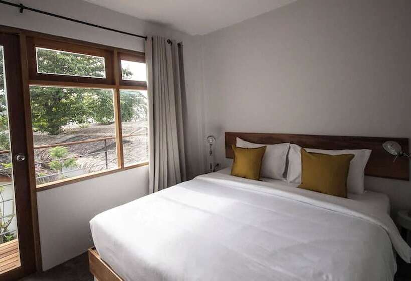 이코노미 룸, Escape Beach Resort   New Look Renovated