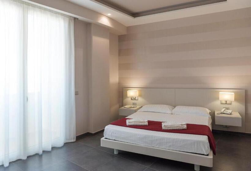 Номер Стандарт Трехместный, Grand Hotel Biffy