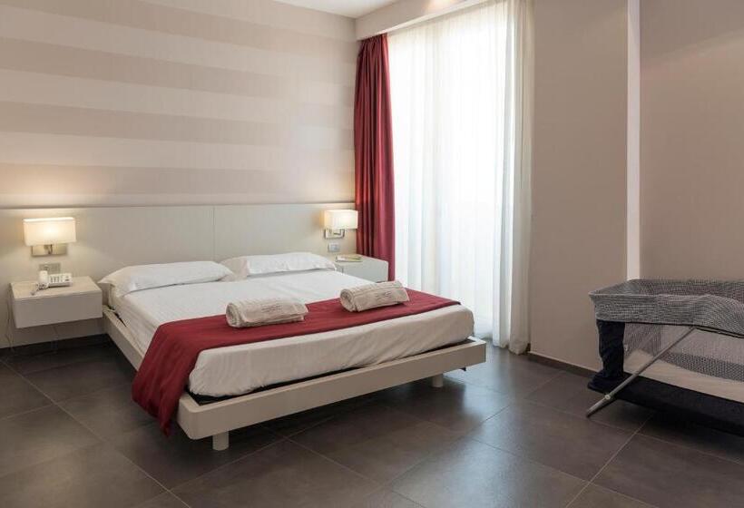 Номер Стандарт Трехместный, Grand Hotel Biffy