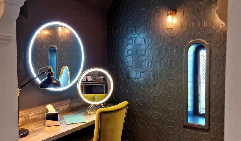 سوییت سوپریور, Alderley Edge