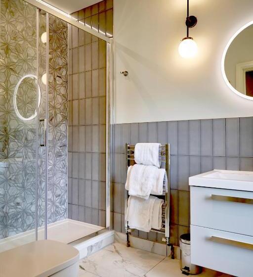 اتاق استاندارد, Alderley Edge
