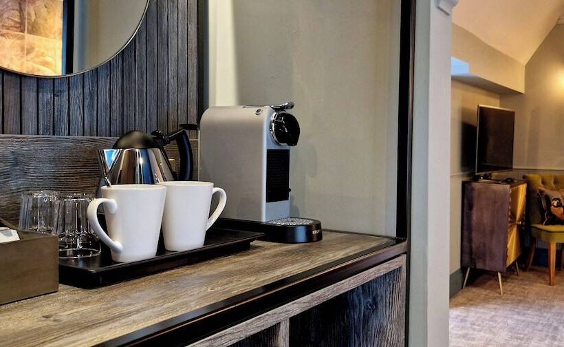 سوییت سوپریور, Alderley Edge