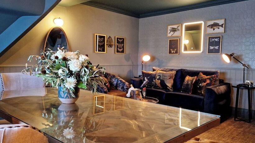 سوییت سوپریور, Alderley Edge