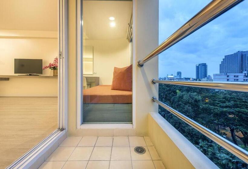 اتاق لوکس با بالکن, Le Tada Residence