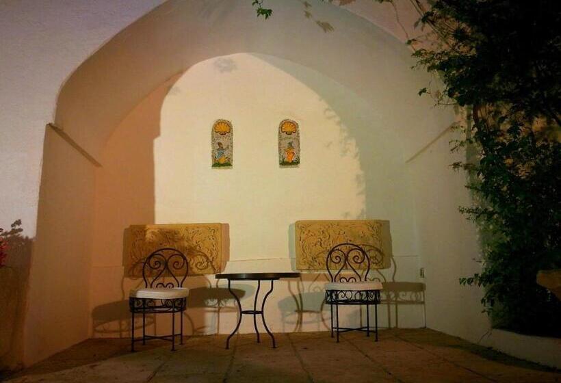 اتاق اکونومی, Tenuta Belvedere