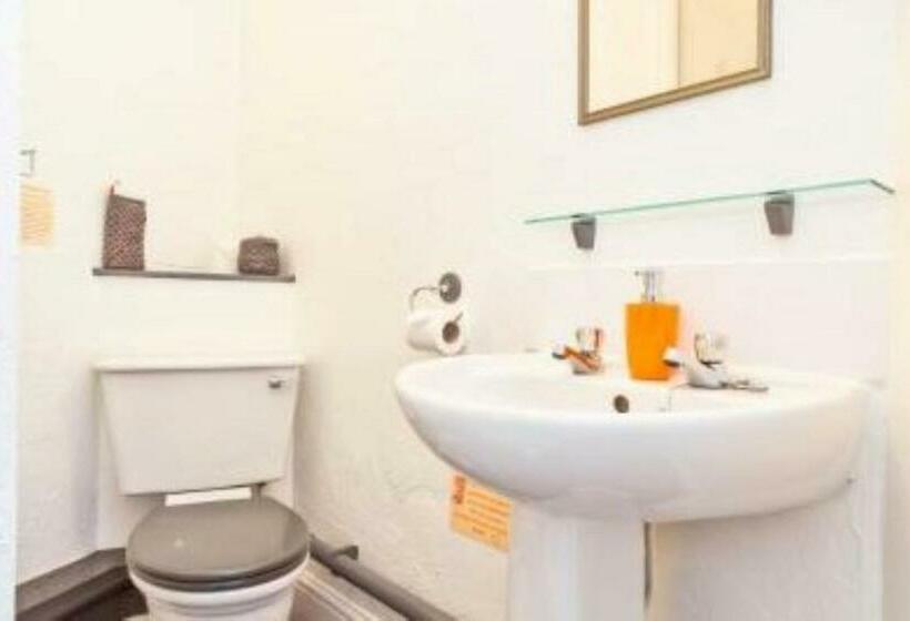 Номер Стандарт, Lyndhurst Guest House