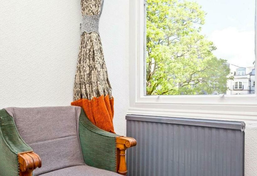 Номер Стандарт, Lyndhurst Guest House