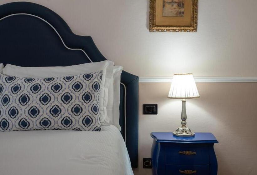 اتاق استاندارد سه نفره, Dimora Del Cardinale   Residenza D Epoca