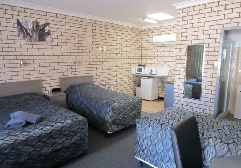 Семейный Номер, Cowra Crest Motel
