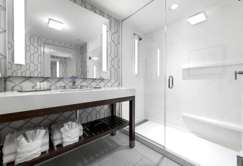 Номер Superior Кровать Кинг, Courtyard By Marriott Edgewater Nyc Area