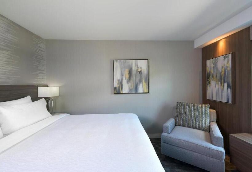 스탠다드 룸 킹사이즈 침대, Courtyard By Marriott Edgewater Nyc Area