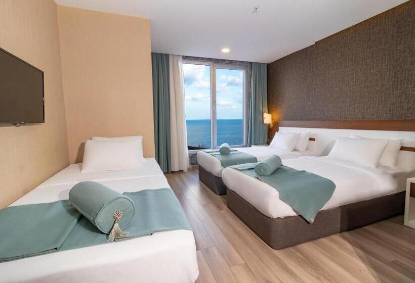 اتاق سه نفره دلوکس با چشم‌انداز دریا, Tilya Resort