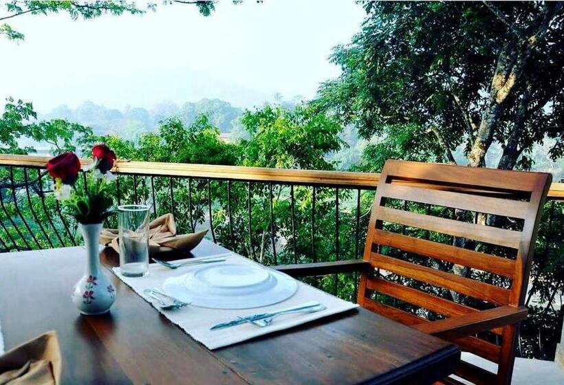 اتاق استاندارد سه نفره, Rivorich Residence Kandy