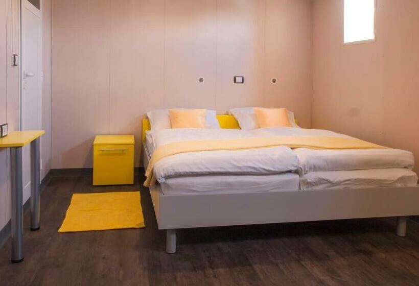 اتاق استاندارد چهار تخته, Botel Marina