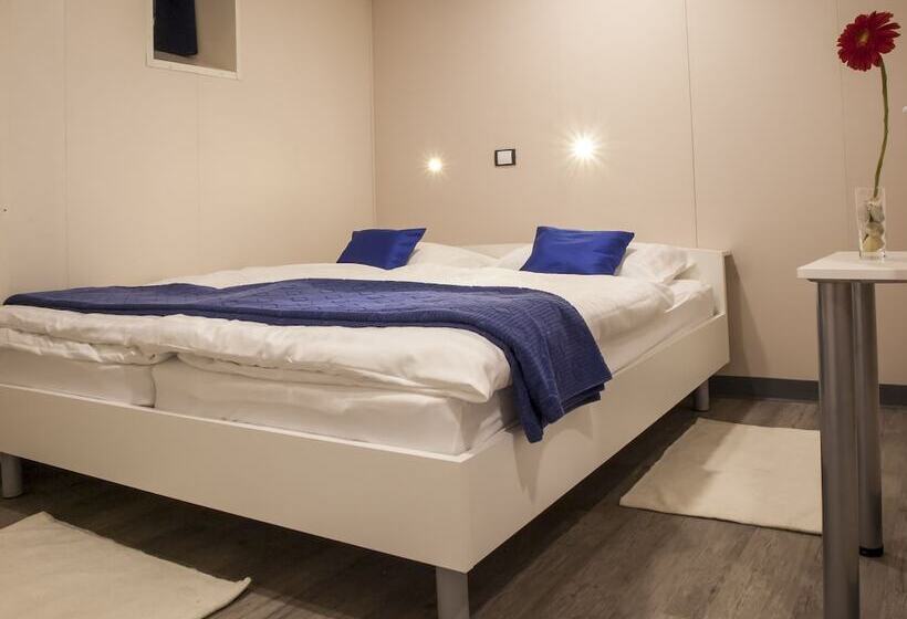 اتاق استاندارد یک نفره, Botel Marina