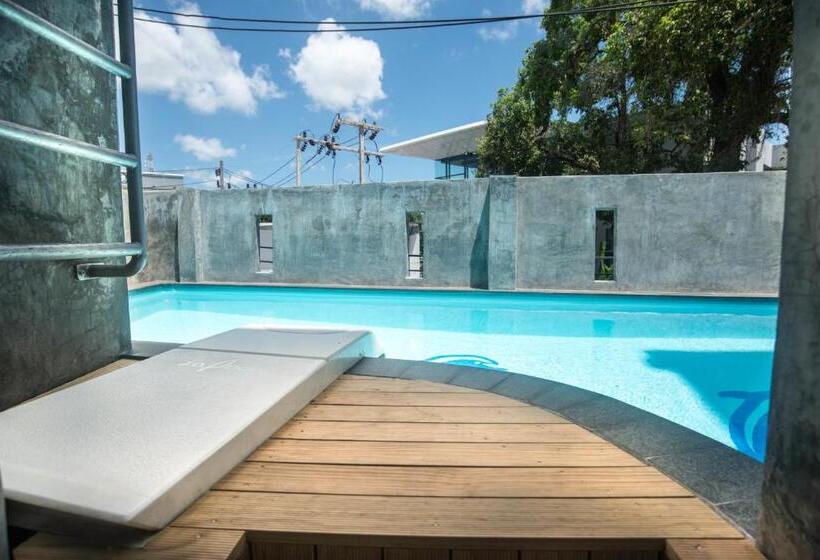 اتاق لوکس, Beehive Phuket Oldtown Hostel