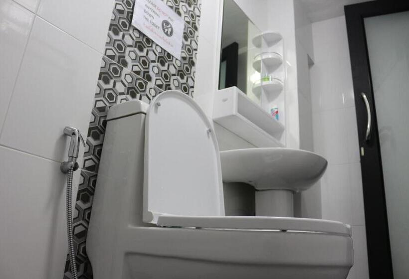 اتاق خانوادگی با تختخواب سفری, Beehive Phuket Oldtown Hostel