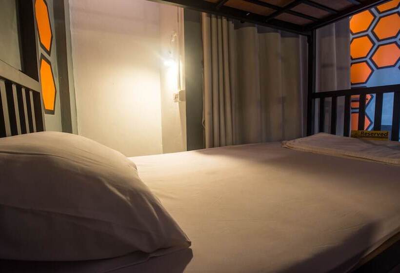 تختخواب در اتاق مشترک, Beehive Phuket Oldtown Hostel