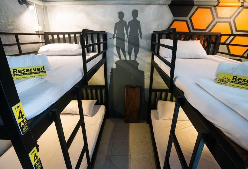 اتاق خانوادگی با تختخواب سفری, Beehive Phuket Oldtown Hostel