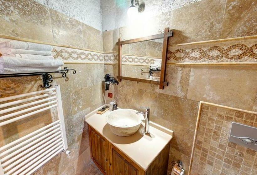 اتاق لوکس, Chelebi Cave Suites Plus 6 Years Old
