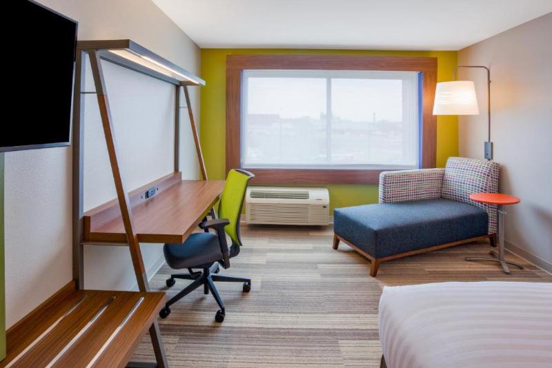 스탠다드 룸 킹사이즈 침대, Holiday Inn Express And Suites Des Moines Downtown, An Ihg