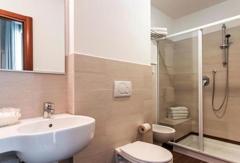 Quarto Familiar Deluxe, Mona Lisa