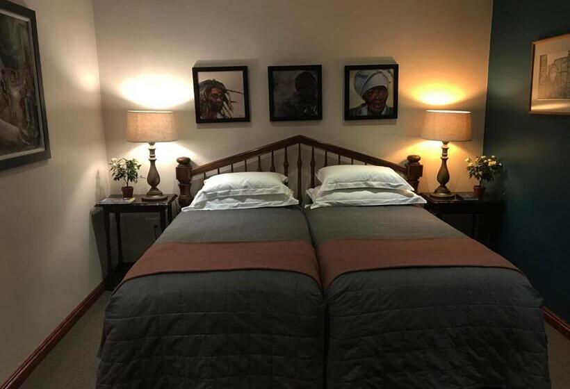 Номер Стандарт Вид на Сад, The Crown Guest House