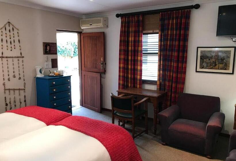 Номер Стандарт Вид на Сад, The Crown Guest House