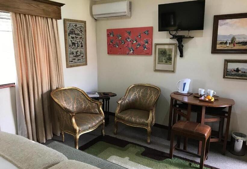 Номер Стандарт Вид на Сад, The Crown Guest House