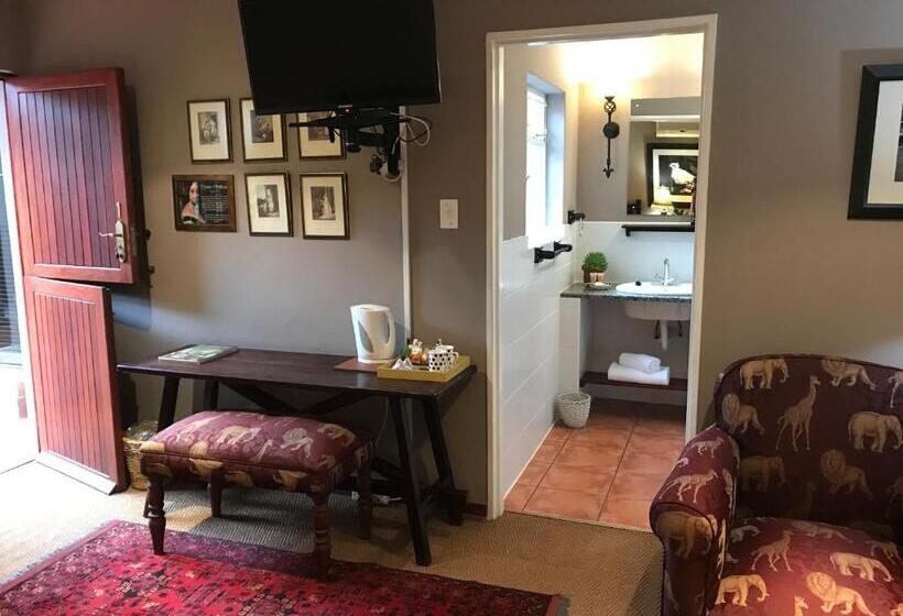 Номер Стандарт Вид на Сад, The Crown Guest House