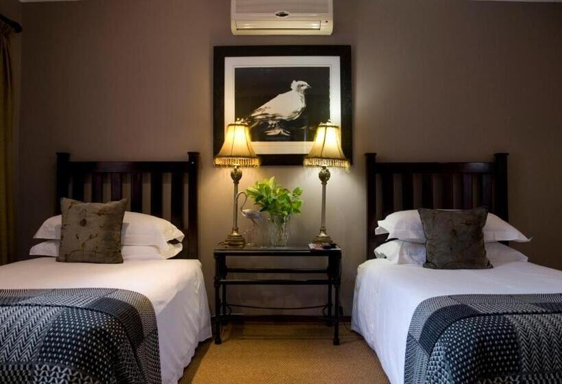 Номер Стандарт Вид на Сад, The Crown Guest House