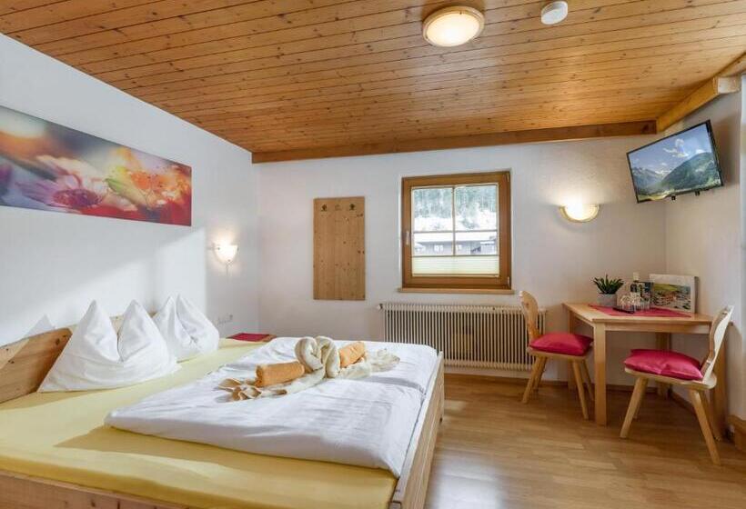 Номер Стандарт Трехместный, Gästehaus Hochstaffl