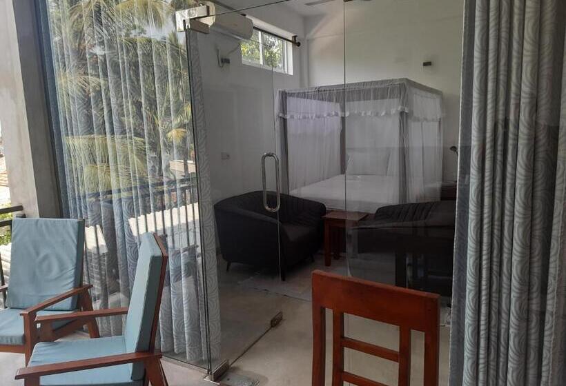 استودیو استاندارد با چشم‌انداز باغ, Paradiso