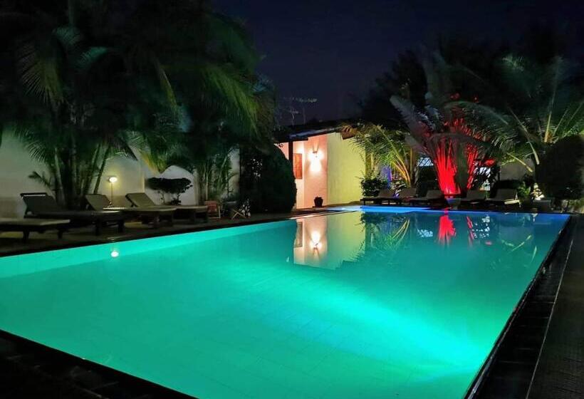 اتاق خانوادگی با چشم‌انداز استخر, Villa Tangalle Lagoon