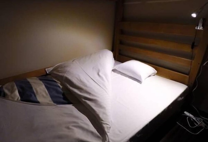 Кровать в Общей Комнате, Yokohama Central Hostel