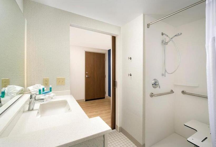 Стандартный Номер Кровать Кинг, Holiday Inn Express & Suites By Ihg Altoona, An Ihg