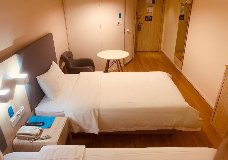 Стандартный Номер Кровать Кинг, Holiday Inn Express & Suites By Ihg Altoona, An Ihg