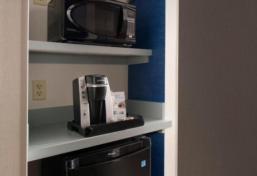 Люкс Кровать Кинг, Holiday Inn Express & Suites By Ihg Altoona, An Ihg