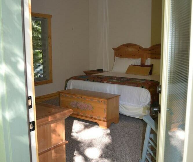 小室, The Esmeralda Inn At Lake Lure