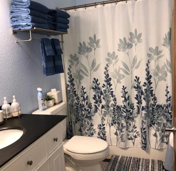 Suite with lake view, Lakeside Suites