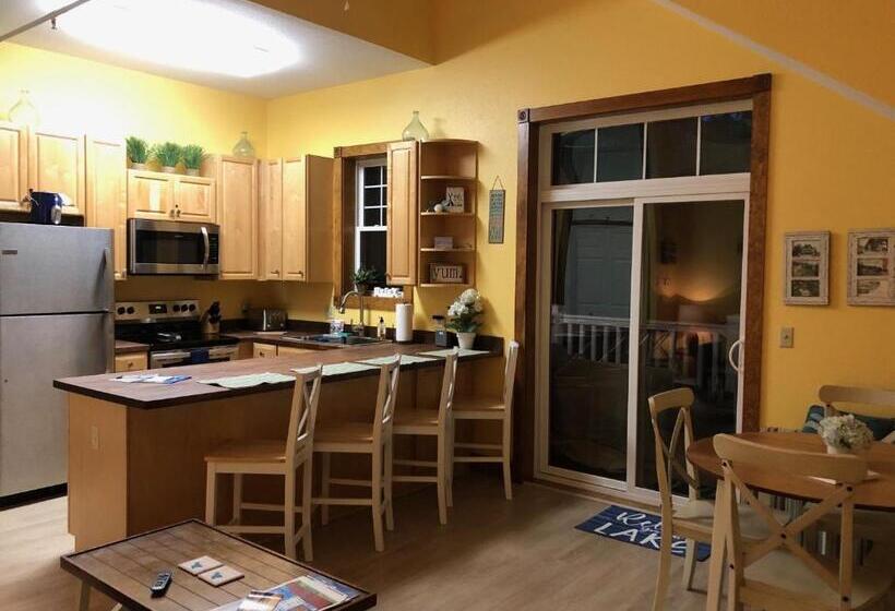 Suite with lake view, Lakeside Suites