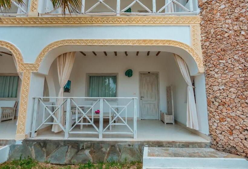 اتاق استاندارد سه نفره, Twiga Beach Resort